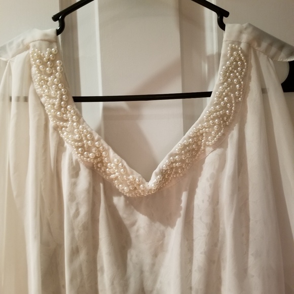 Short white dress - Picture 1 of 3